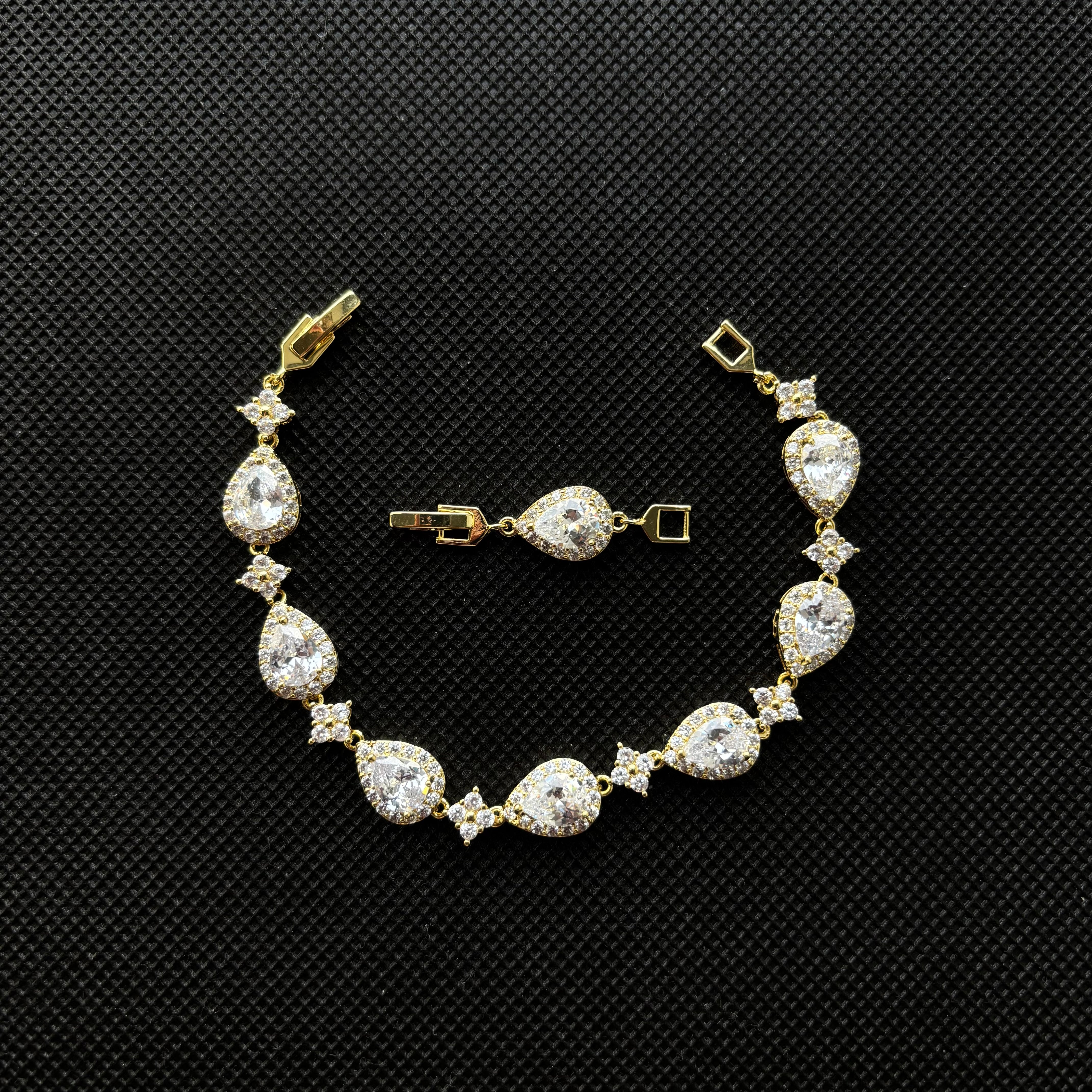 Stellar Star Bracelet (Gold)