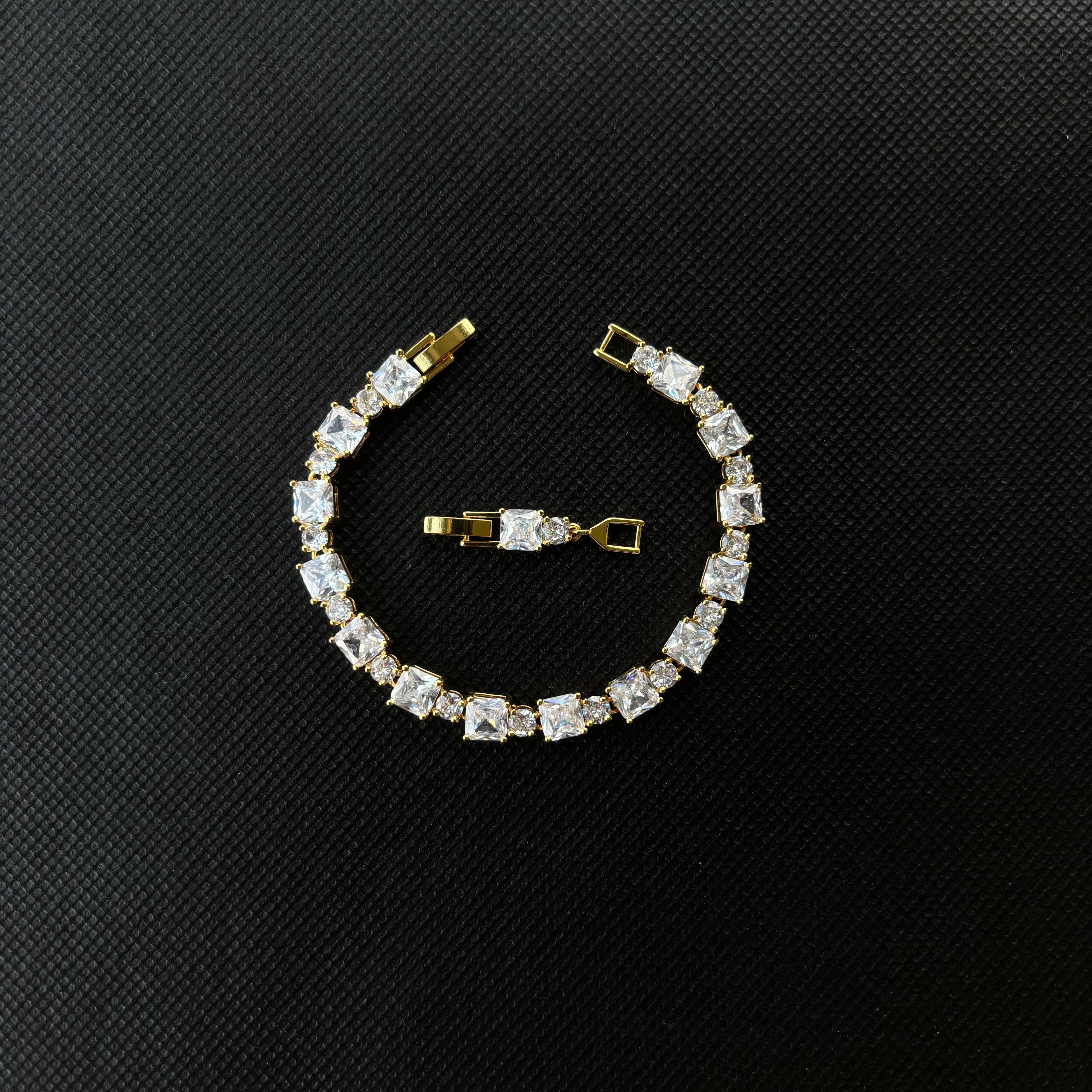 Luxe Square Bracelet (Gold)