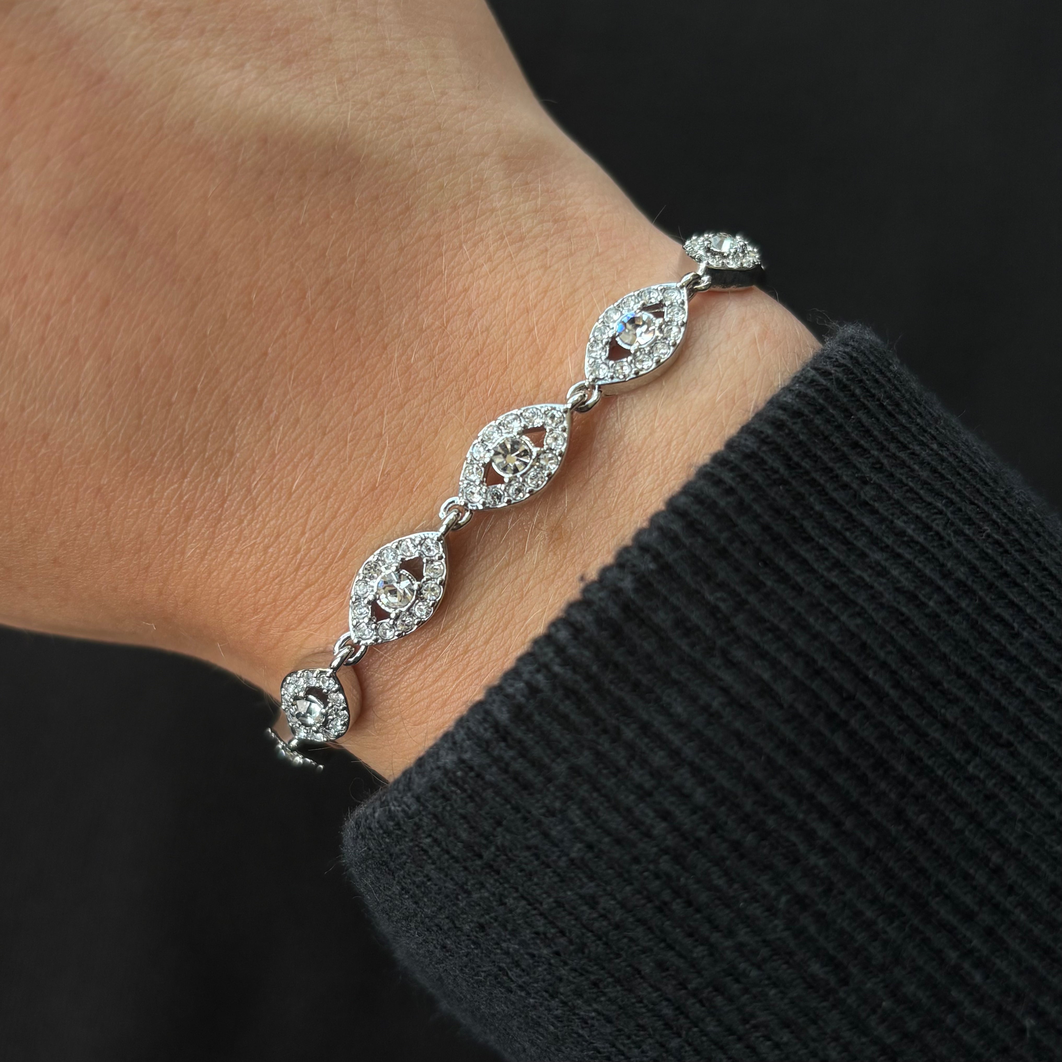 Pure Angel Eyes Bracelet (Silver)