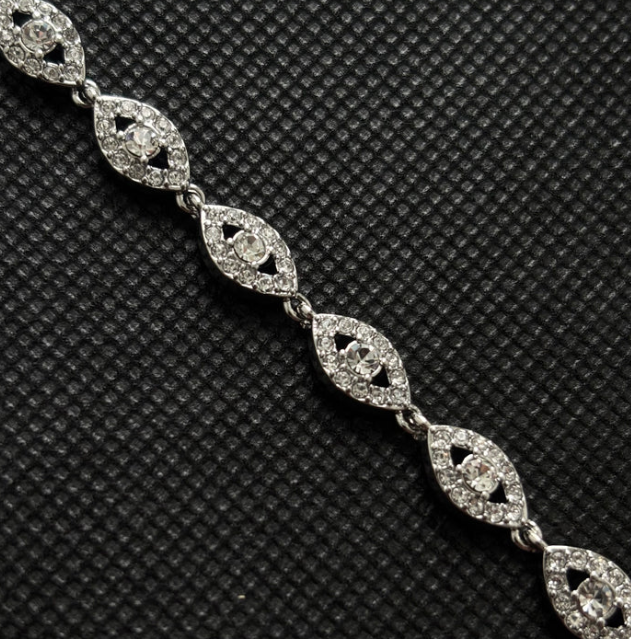 Pure Angel Eyes Bracelet (Silver)